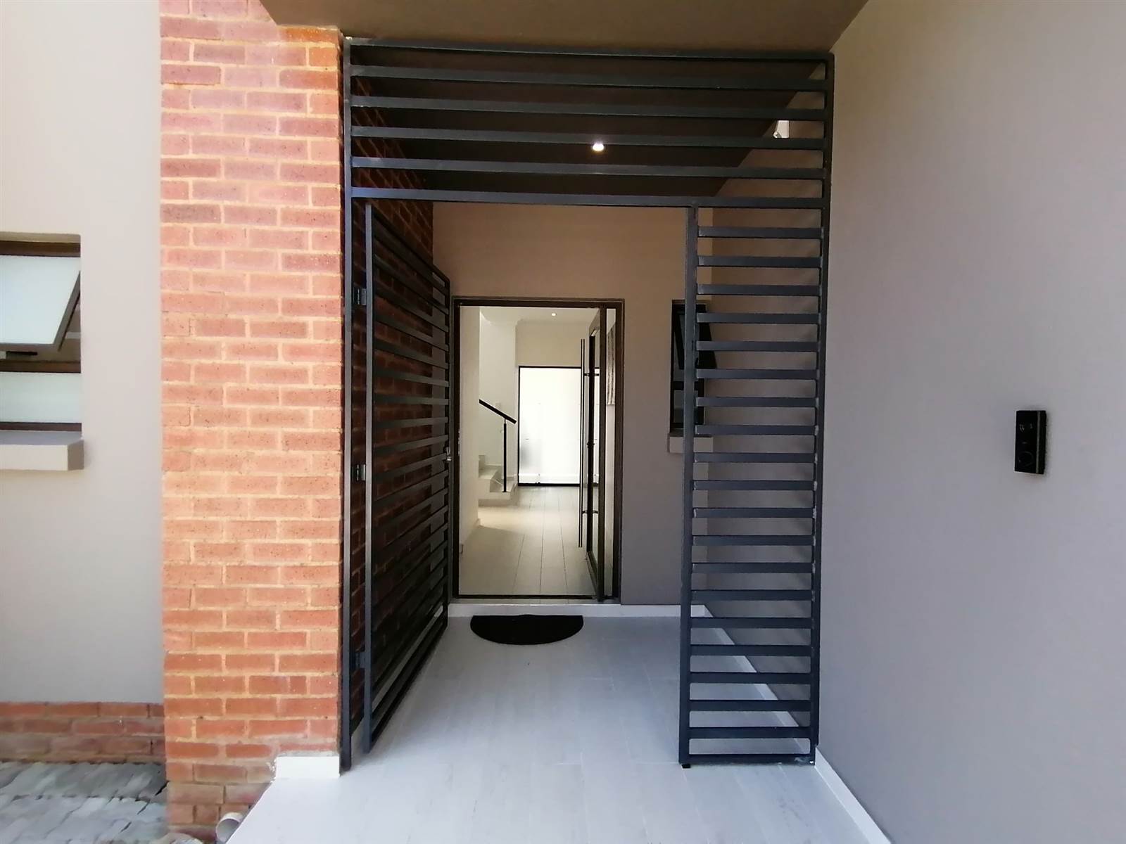 3 Bed House in Bryanston East photo number 6
