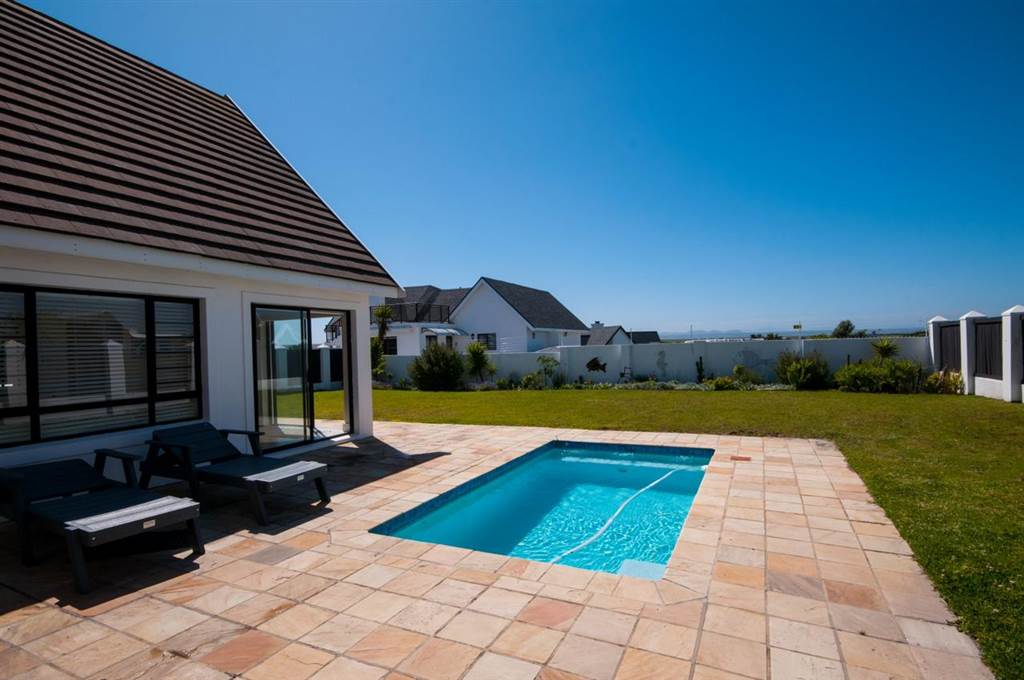 5 Bed House in St Francis Bay photo number 5