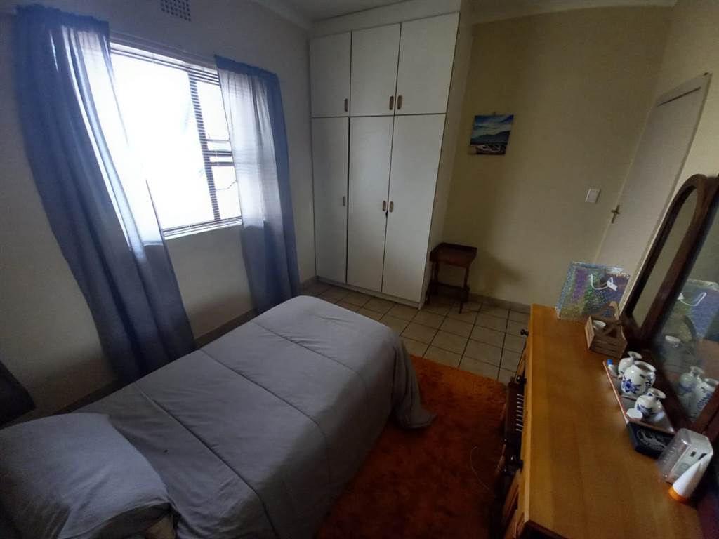 3 Bed Flat in Ladismith photo number 10