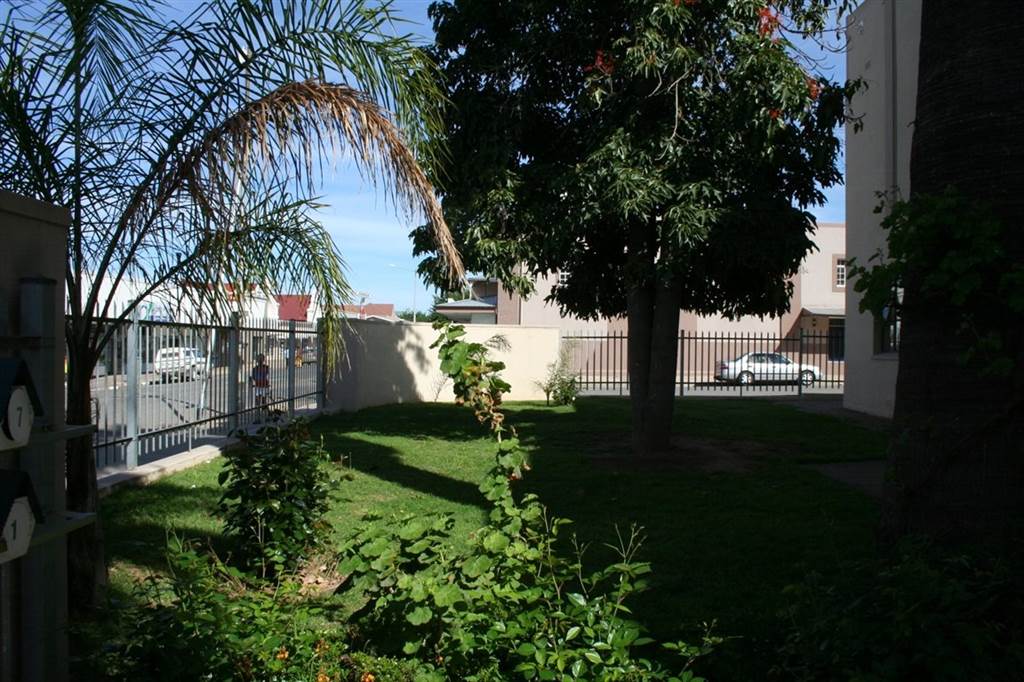3 Bed Flat in Ladismith photo number 20