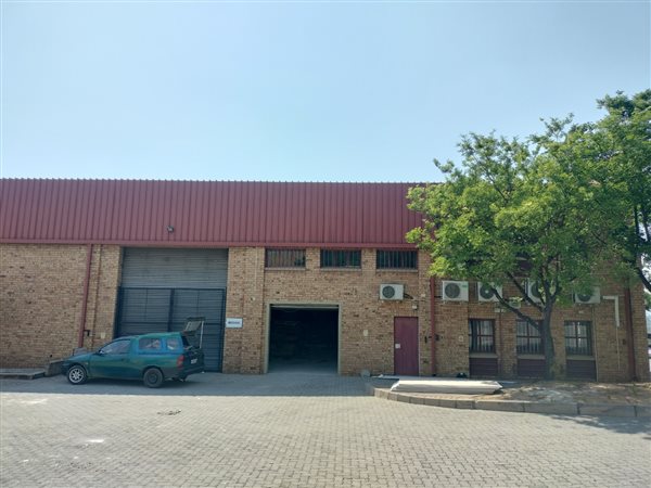 1 049  m² Commercial space