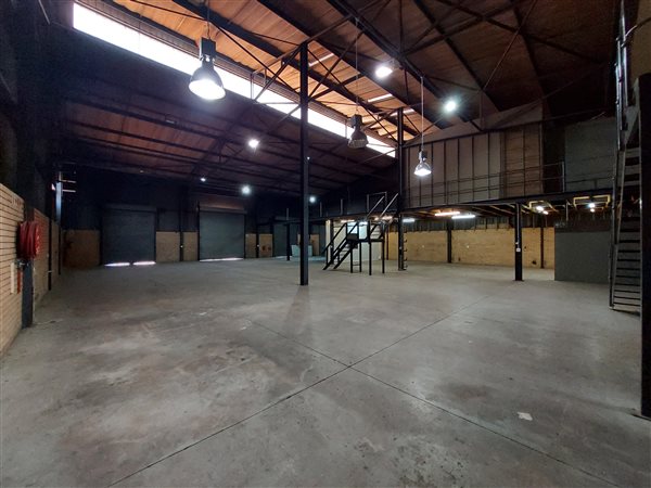 952  m² Industrial space