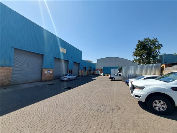 952  m² Industrial space in Hennopspark