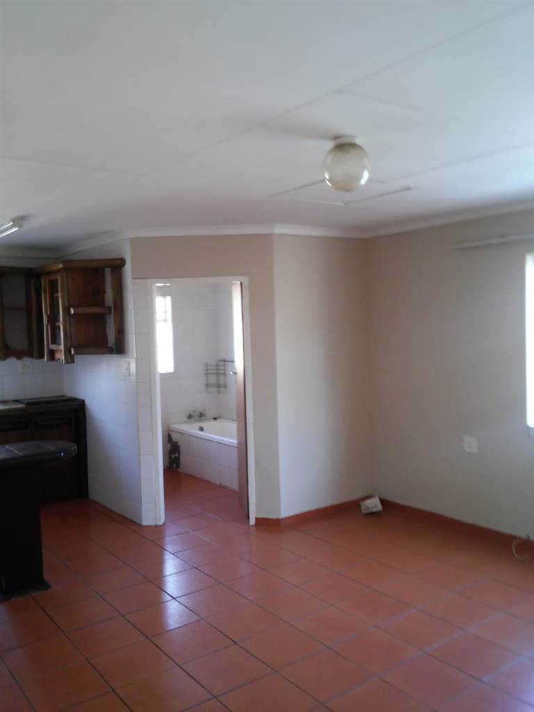 1 Bed Duplex in Potchefstroom Central photo number 6