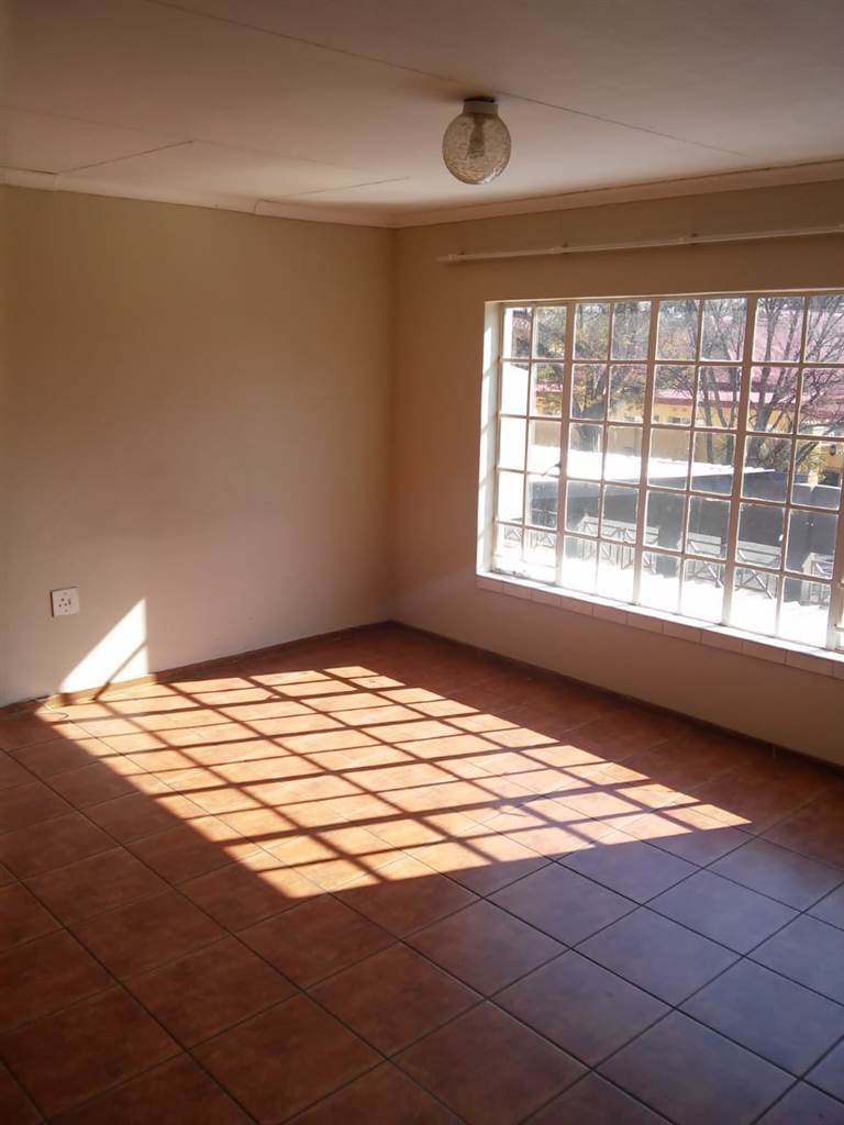 1 Bed Duplex in Potchefstroom Central photo number 4