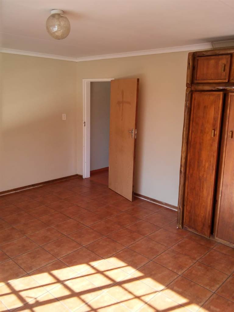 1 Bed Duplex in Potchefstroom Central photo number 2