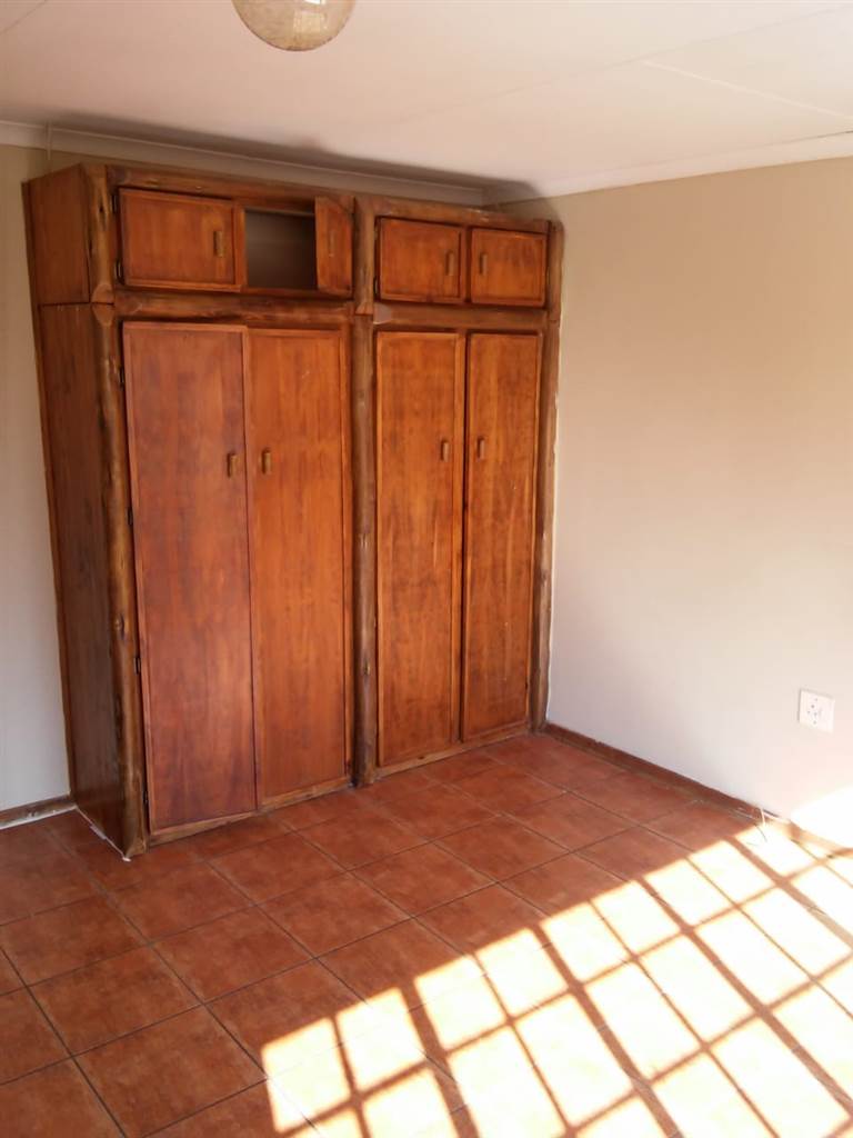 1 Bed Duplex in Potchefstroom Central photo number 3