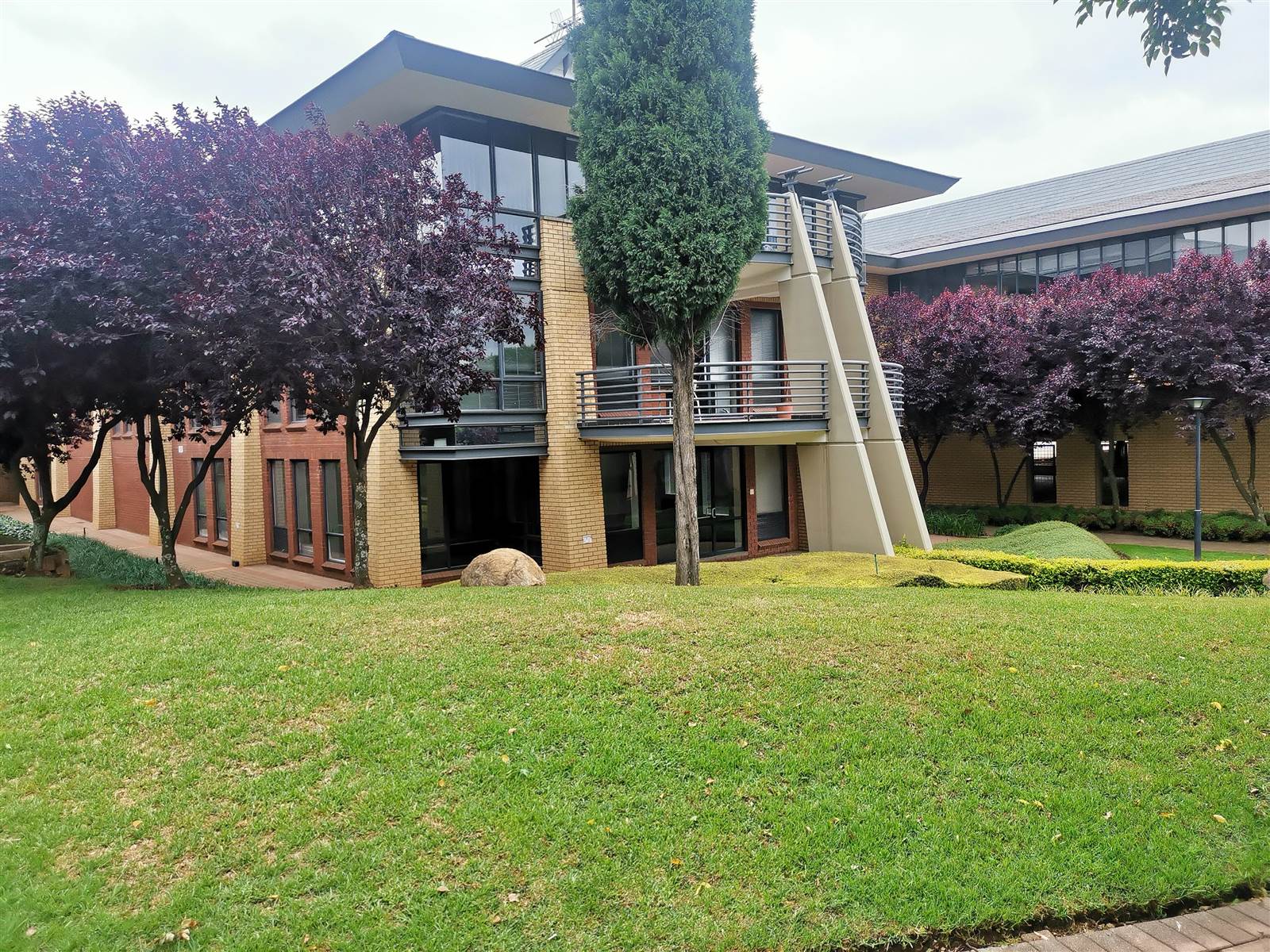 207  m² Commercial space in Constantia Kloof photo number 1