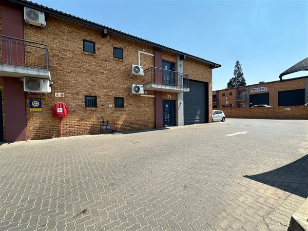 215  m² Industrial space