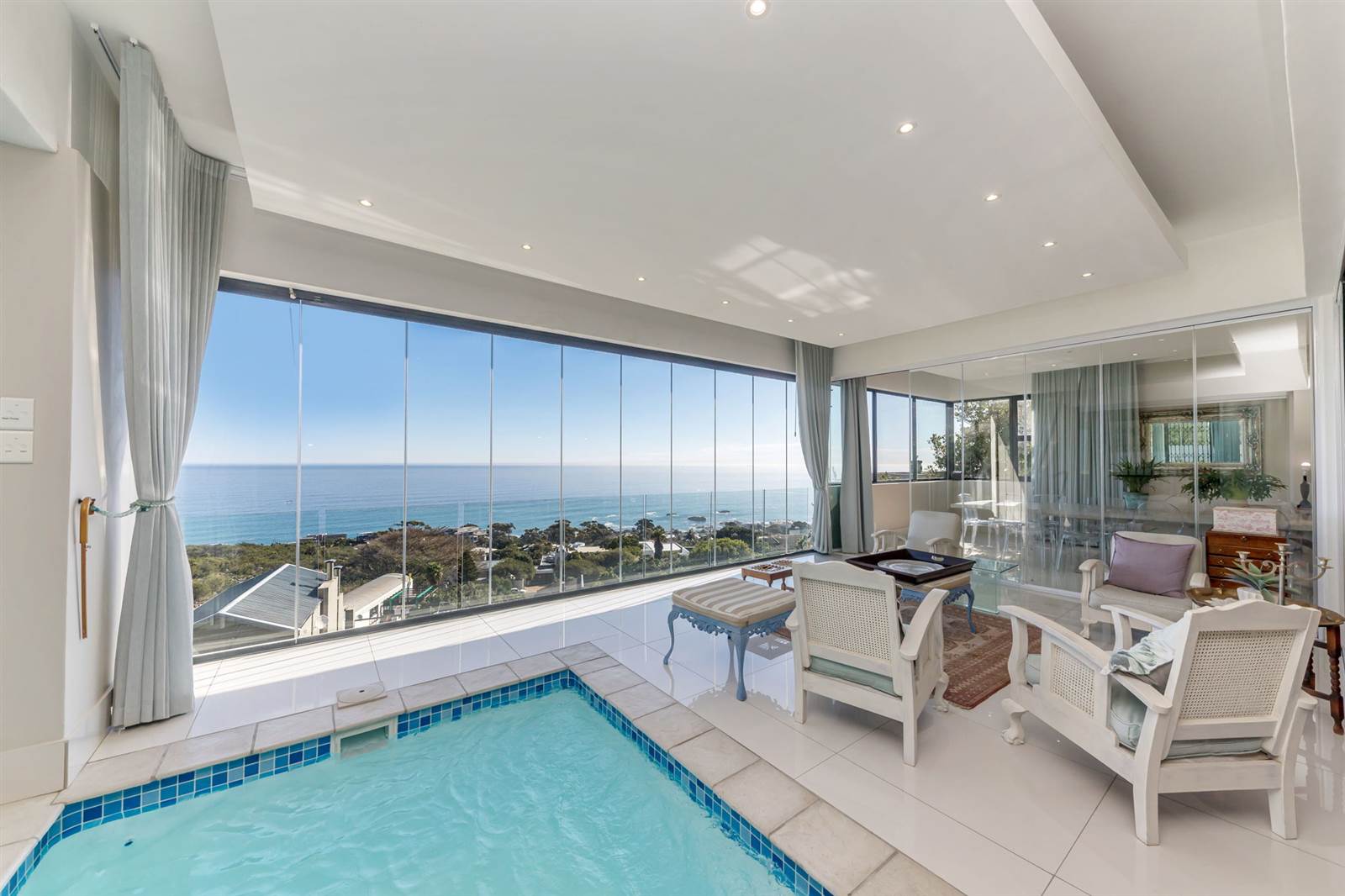11 Bed House in Camps Bay photo number 1