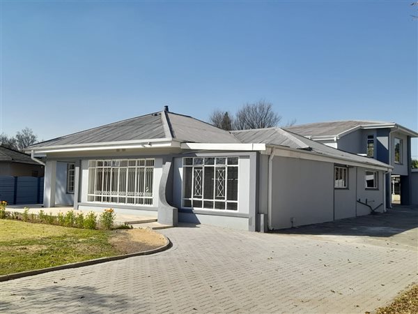 4 Bedroom House 4 Bedroom House