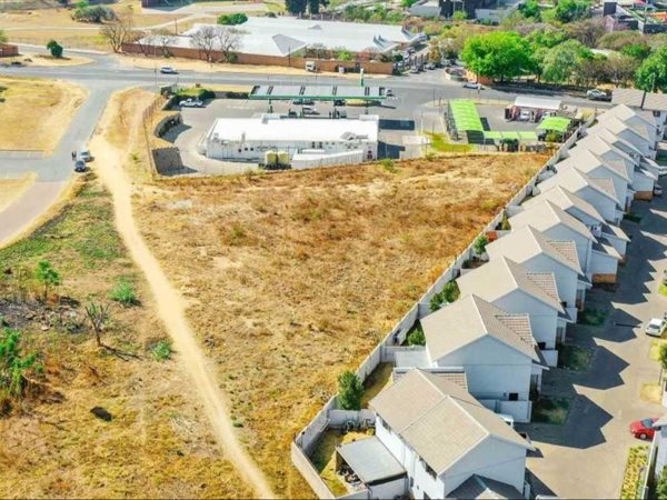 3568 m² Land available in Halfway Gardens
