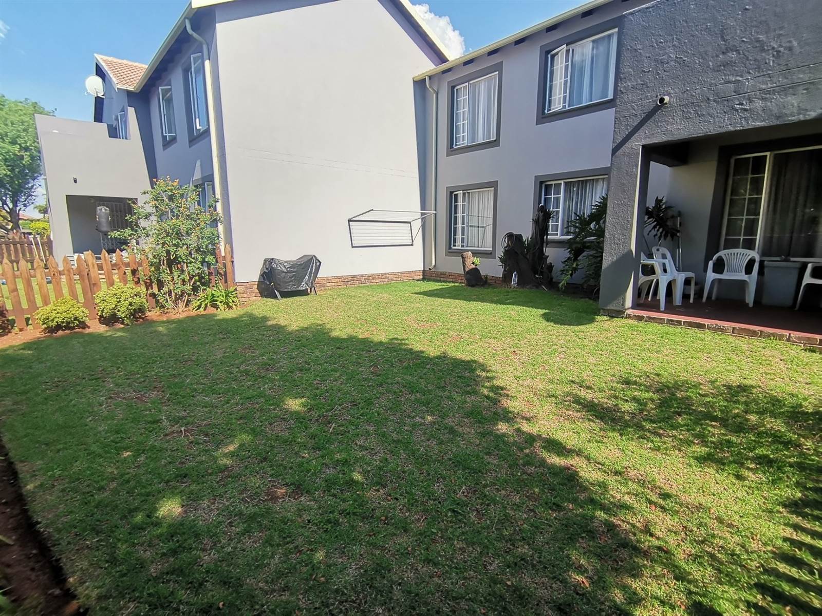 3 Bed Townhouse in Glen Marais photo number 2