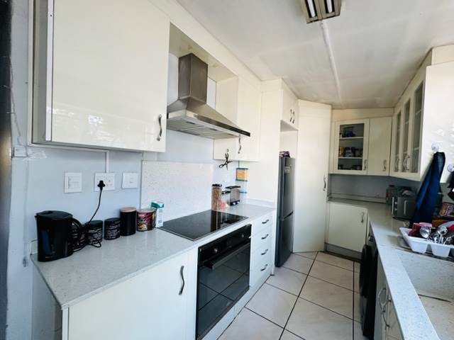 4 Bed House in Alberton photo number 11