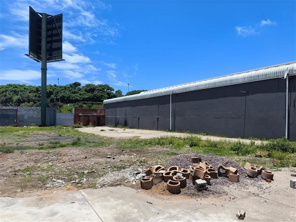 1800  m² Commercial space in Rossburgh