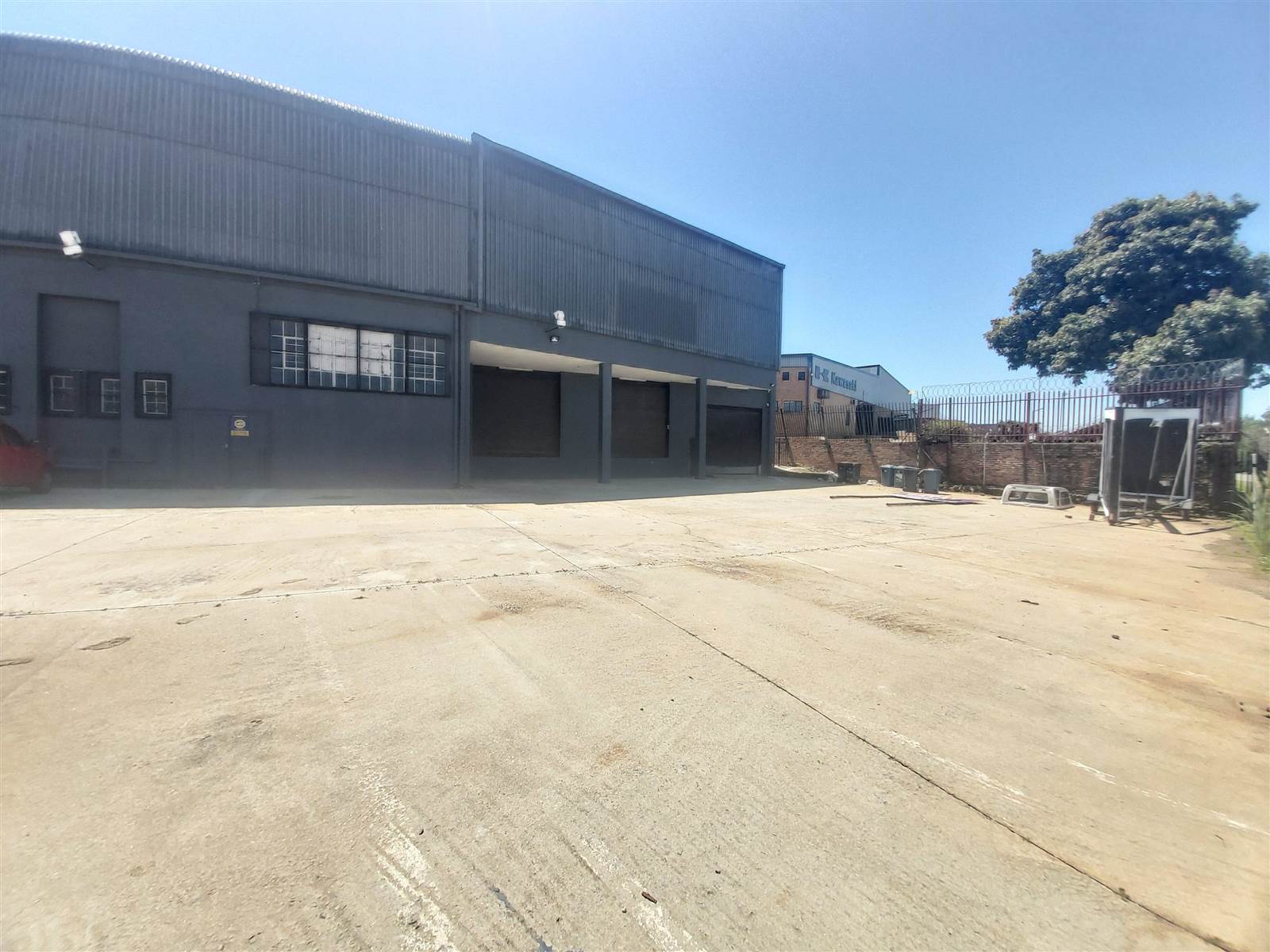 500  m² Industrial space in Eastgate photo number 1