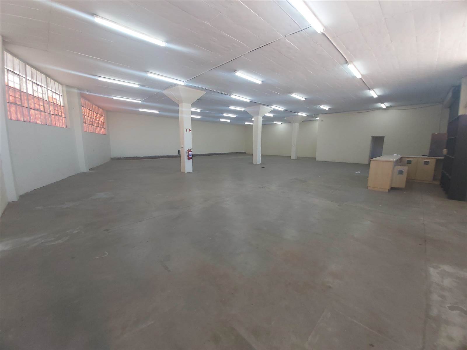 500  m² Industrial space in Eastgate photo number 2
