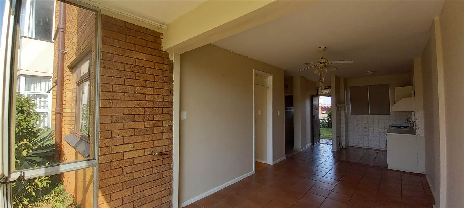 1.5 Bed Flat in Illovo Beach photo number 4