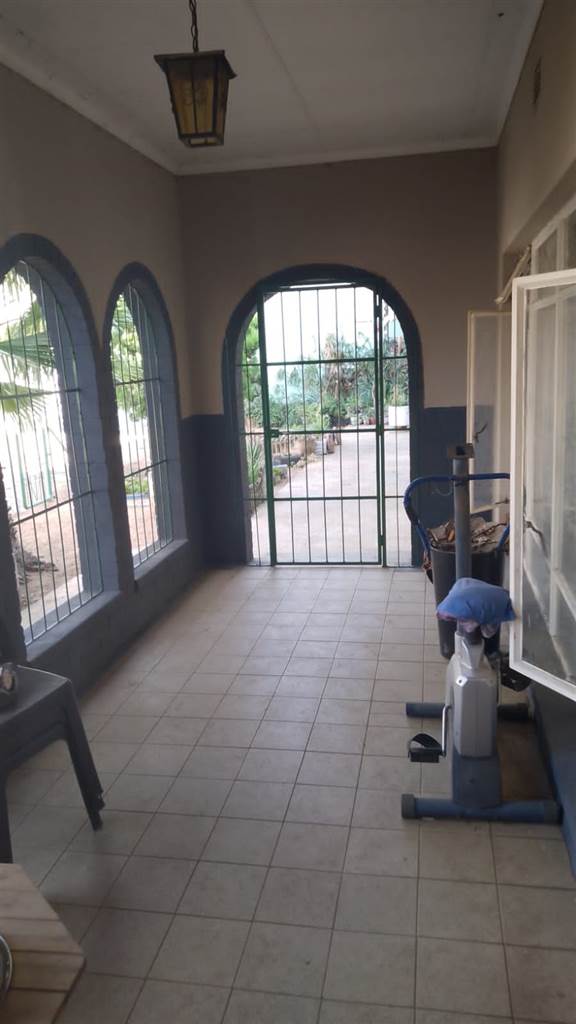4 Bed House in Klerksdorp photo number 5