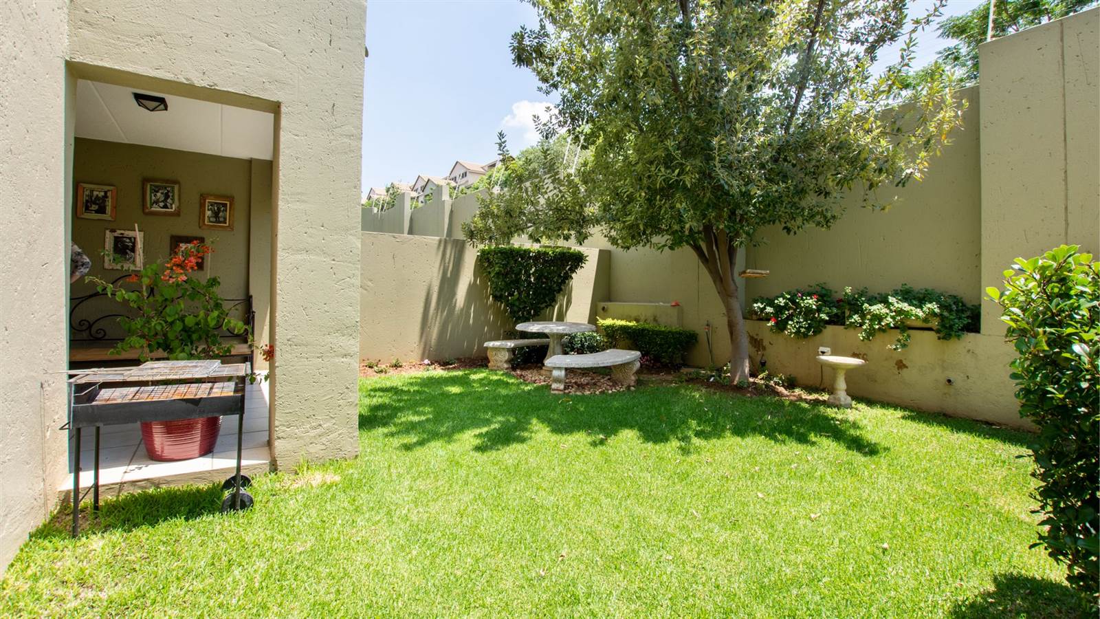 2 Bed Apartment in Bryanston photo number 15