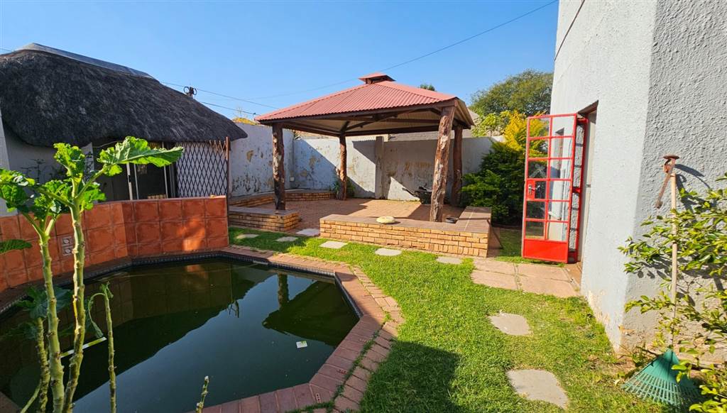 4 Bed House in Krugersdorp North photo number 3