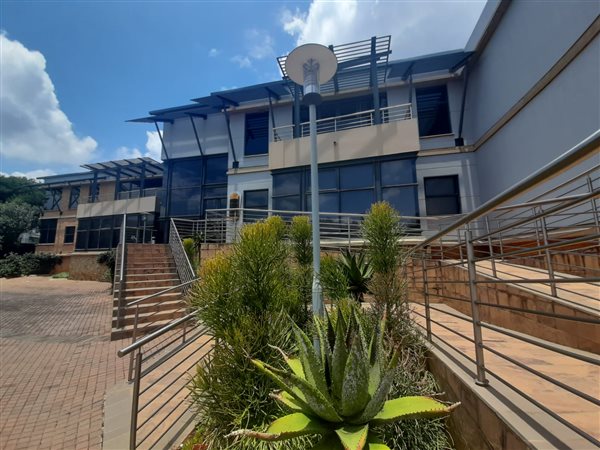 392  m² Commercial space in Silver Lakes