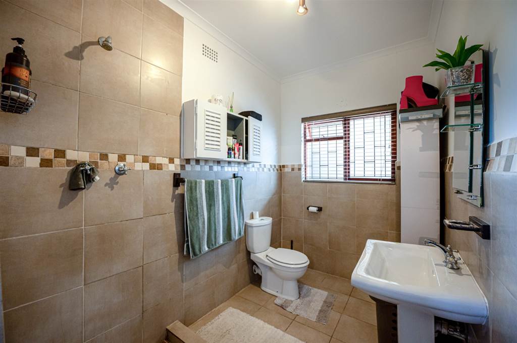 3 Bed House in Riverton photo number 14