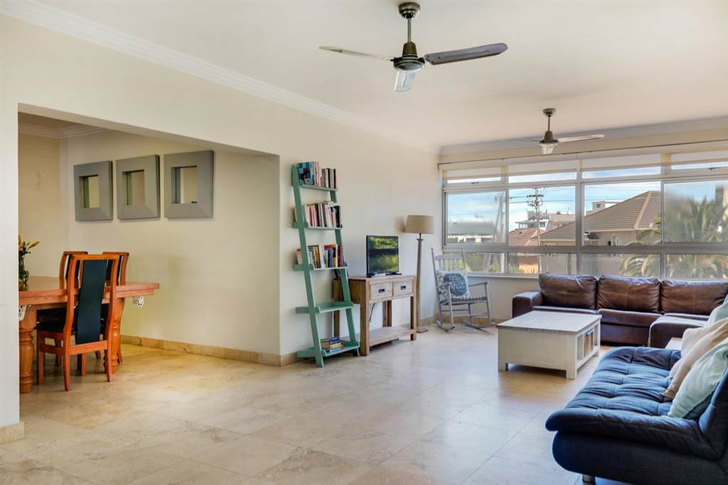 3 Bed Apartment in Bantry Bay photo number 6
