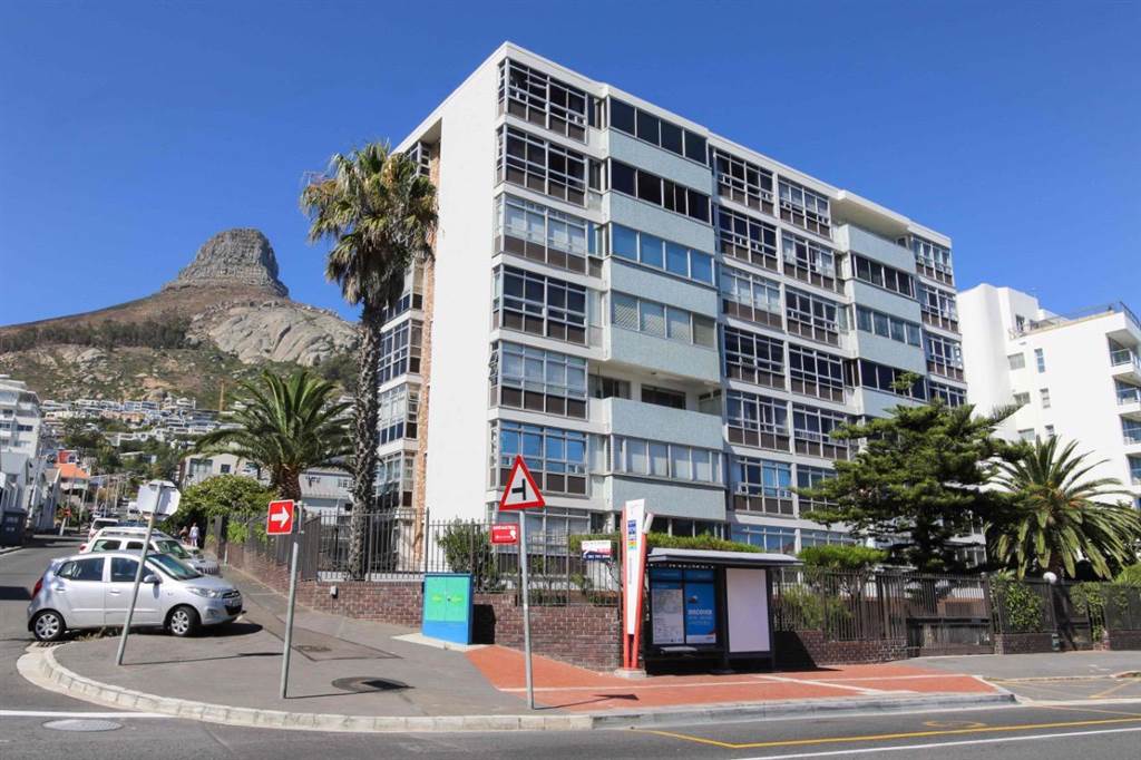 3 Bed Apartment in Bantry Bay photo number 2