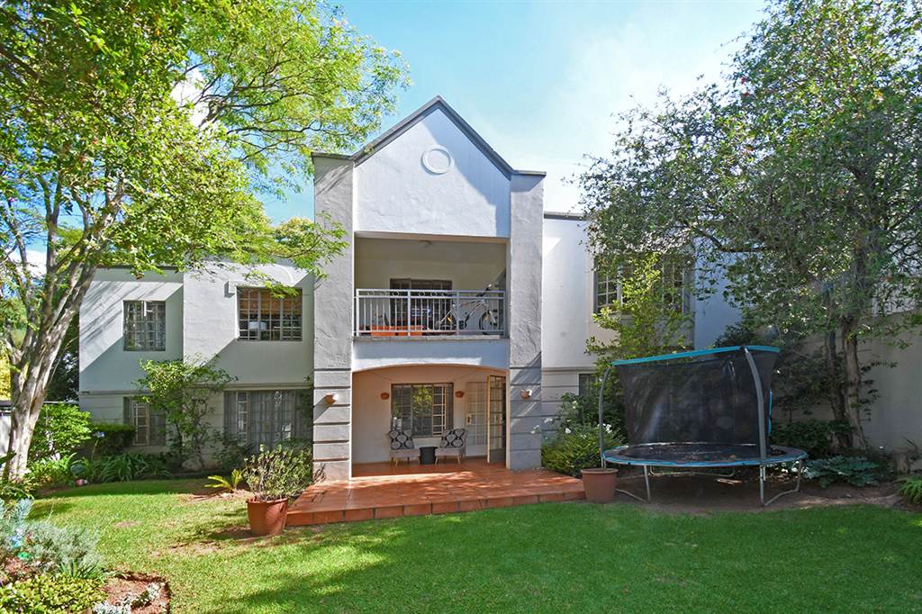 3 Bed Apartment in Craighall photo number 6