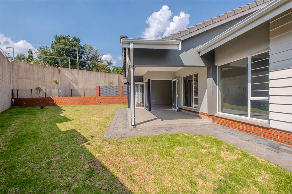 2 Bed House in Waterkloof Ridge photo number 1