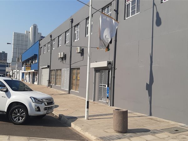 1 900 m² Commercial space 1 900 m² Commercial space