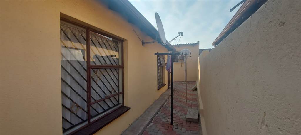 2 Bed House in Kaalfontein photo number 9
