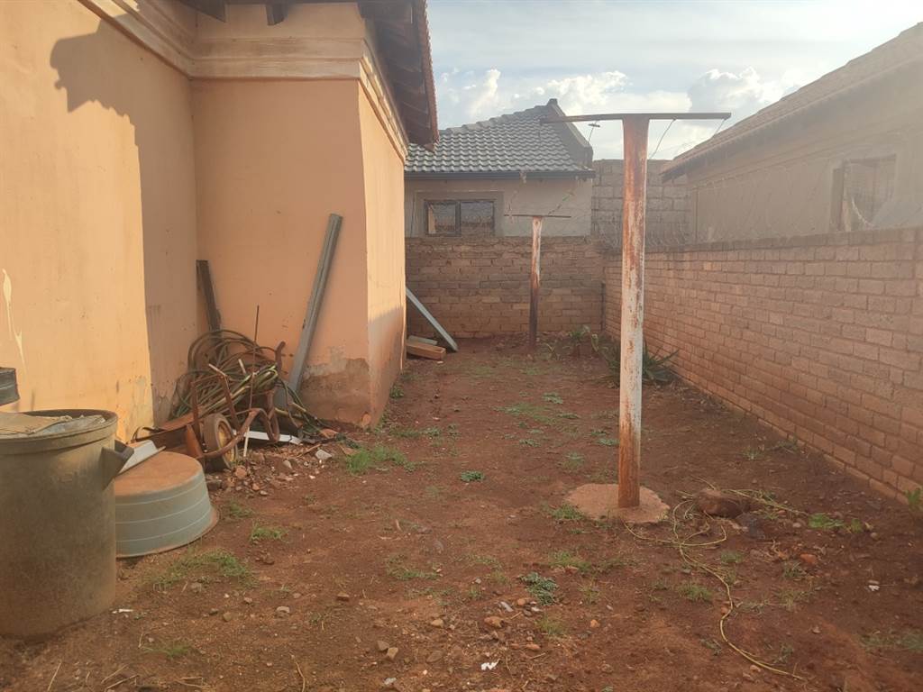 3 Bed House in Roodekop photo number 5