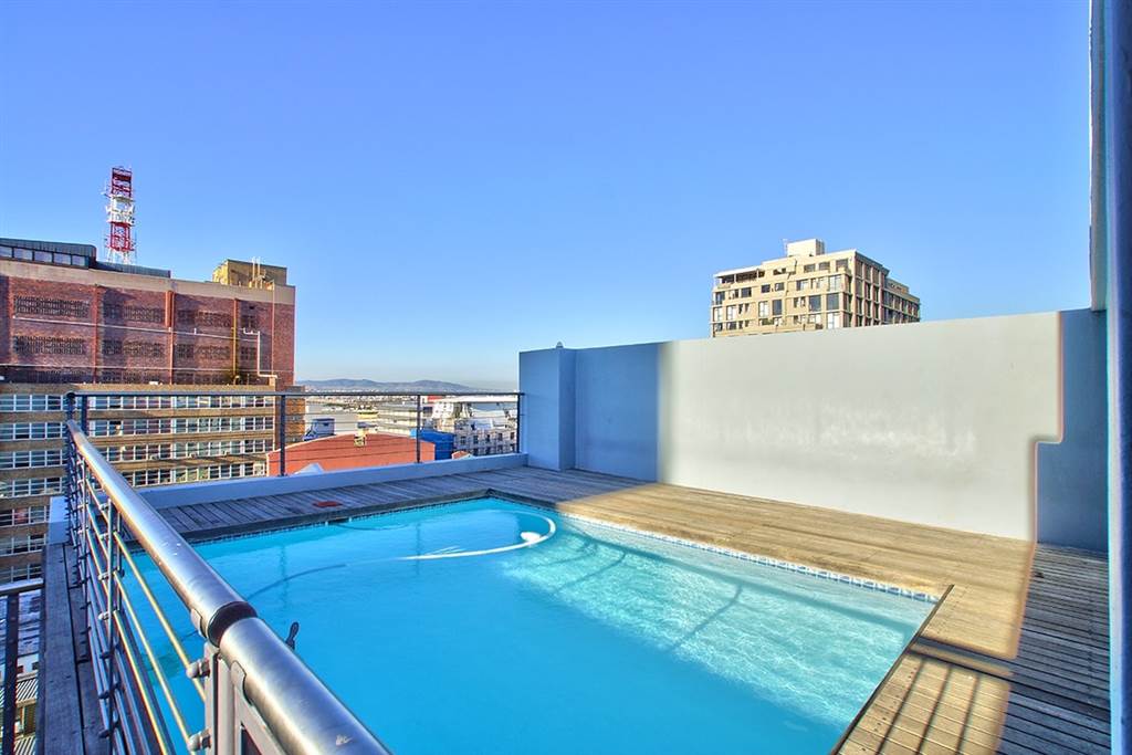 2 Bed Apartment in Cape Town City Bowl photo number 3