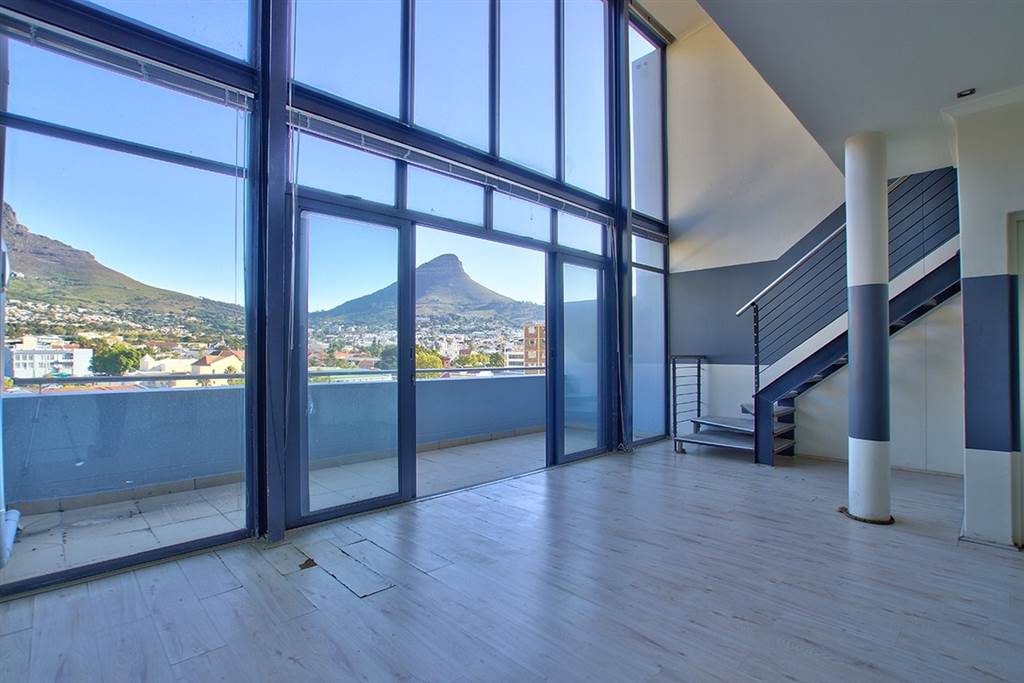 2 Bed Apartment in Cape Town City Bowl photo number 2
