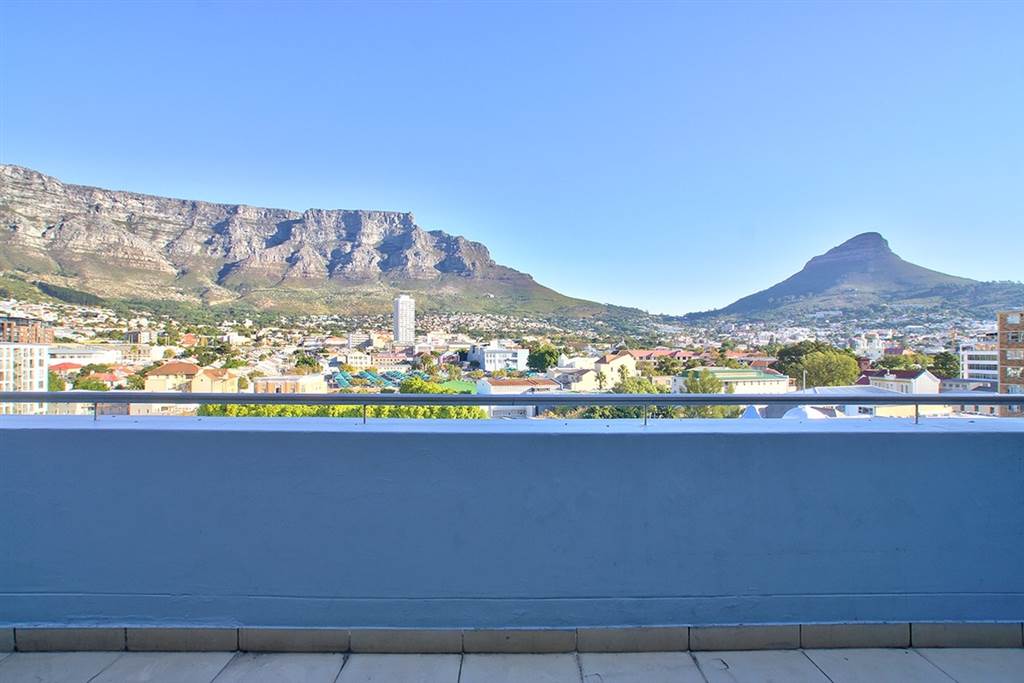 2 Bed Apartment in Cape Town City Bowl photo number 1