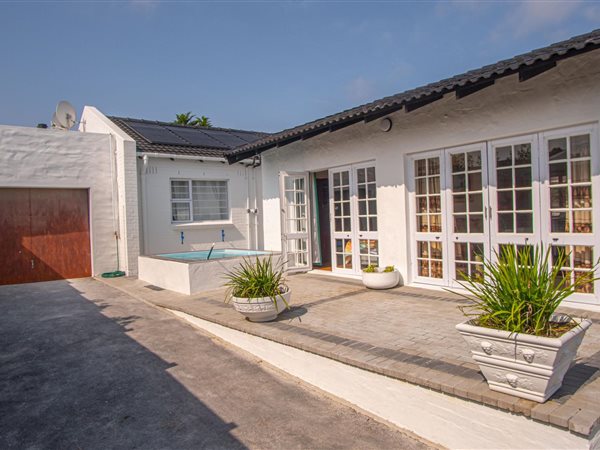 6 Bed House in Edgemead