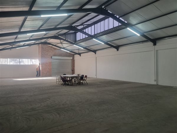 318  m² Industrial space