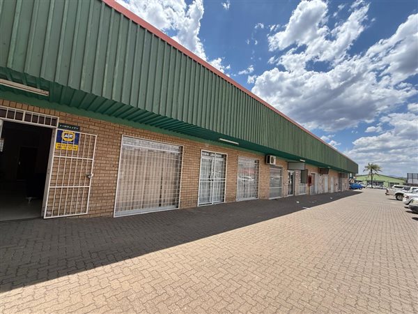 830  m² Commercial space