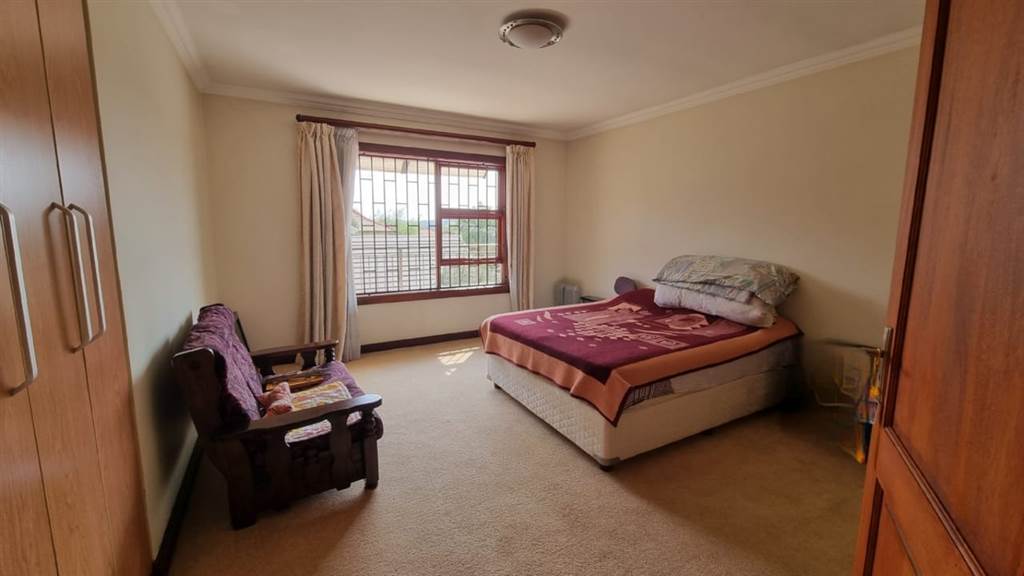 4 Bed House in Greenstone Hill photo number 7