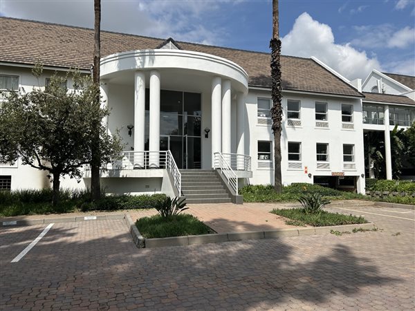 738  m² Commercial space in Woodmead