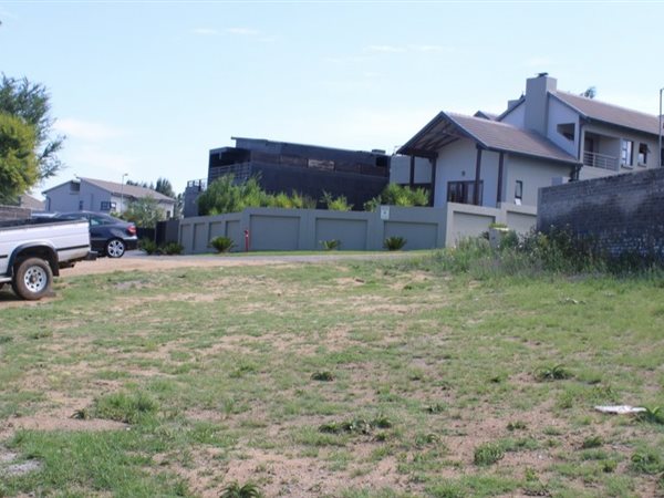 1008 m² Land