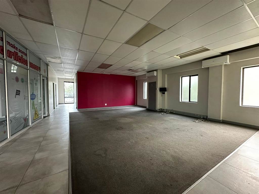561  m² Commercial space in Linbro Park photo number 12