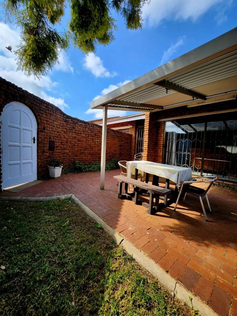 2 Bed Townhouse in Strubenvale photo number 1