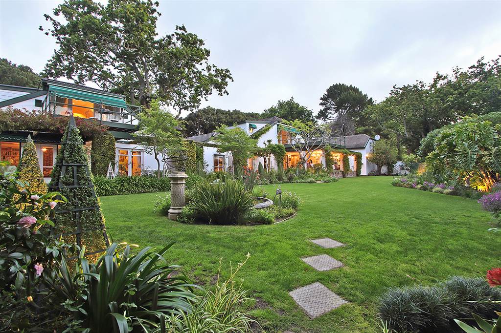 4 Bed House in Constantia photo number 5