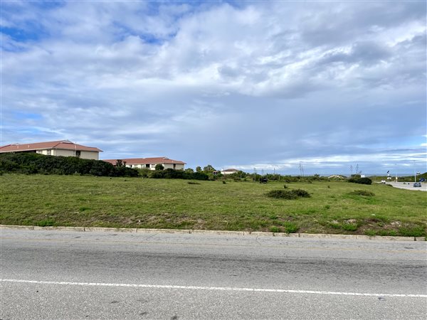 8 648 m² Land 8 648 m² Land