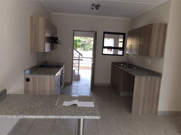 2 Bed Apartment in Fourways photo number 2