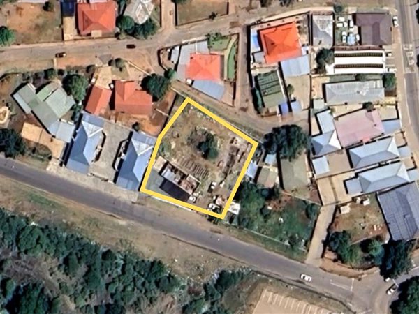 1717 m² Land available in West End