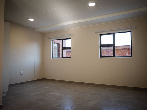 2 Bed Flat in Kempton Park Central